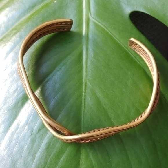 VINTAGE BRASS BRACELET- ADJUSTABLE! - Picture 2 of 3